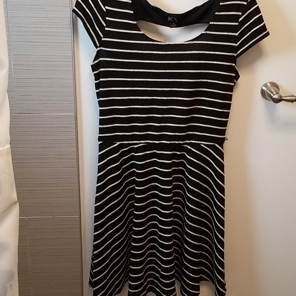 3/$15! BCX B&W Stripe Fit & Flare Cap Sleeve Dress - Picture 1 of 5